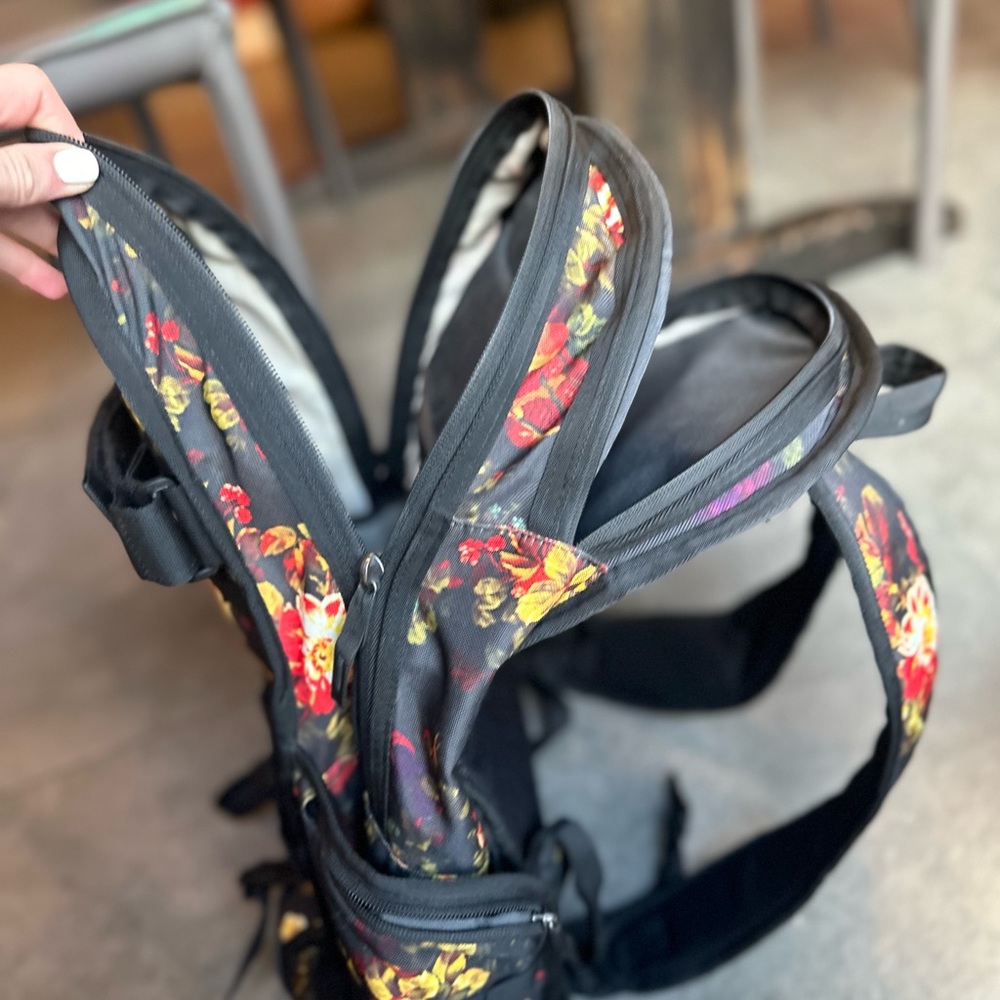 Nike Black Floral Backpack - Picture 5 of 7